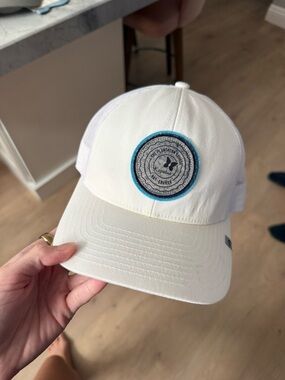 White golf hat with Blue-Trim Patch